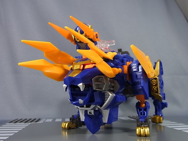  Takara TomyTransformers Go G05 Gekisoumaru Images Gallery Demos Light Up Features Image  (8 of 16)